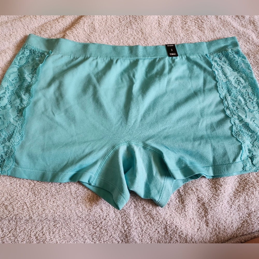 torrid Size 3 Aqua Lace-Trim Boyshorts.